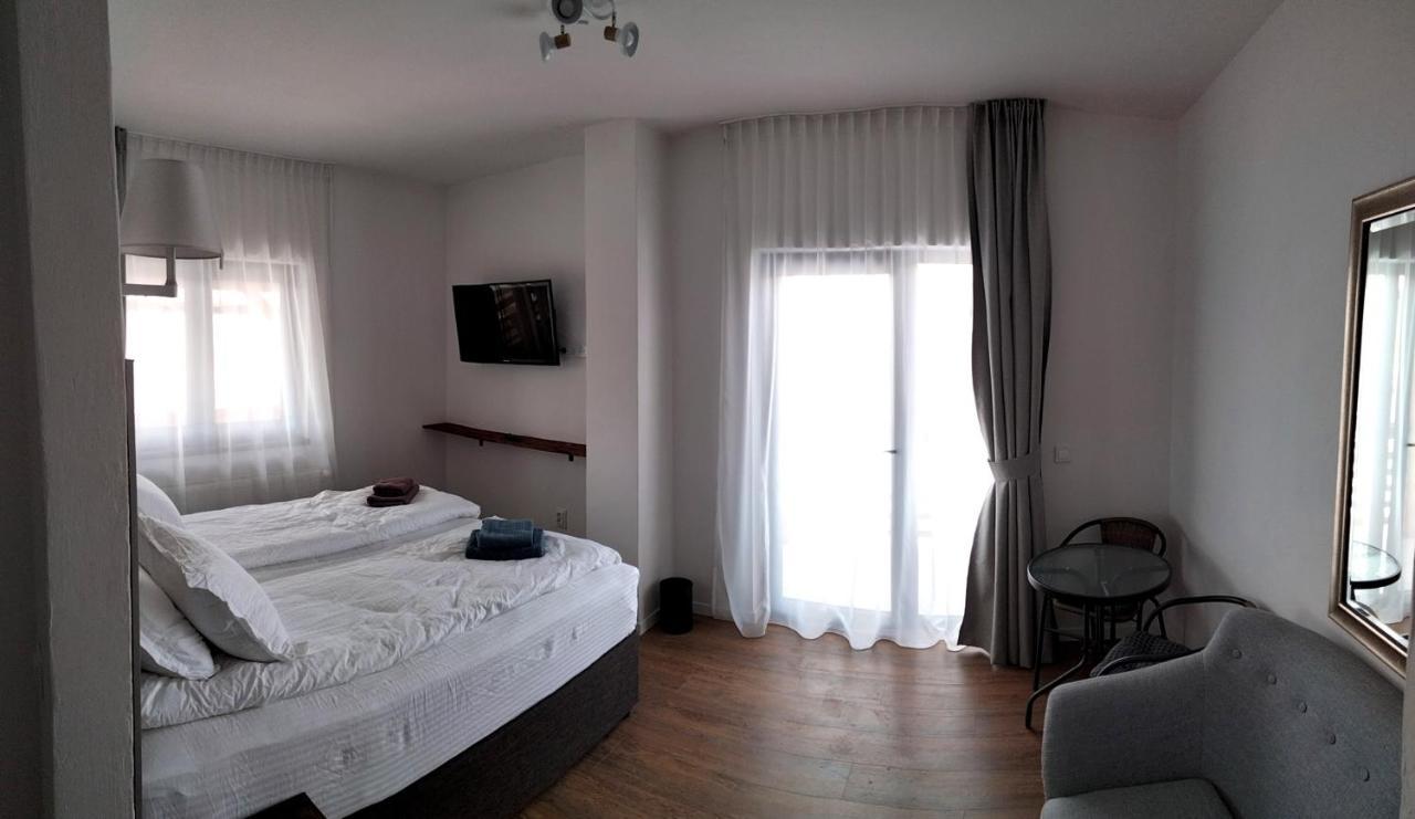 Casa Comilor Bed & Breakfast Surdesti  Luaran gambar