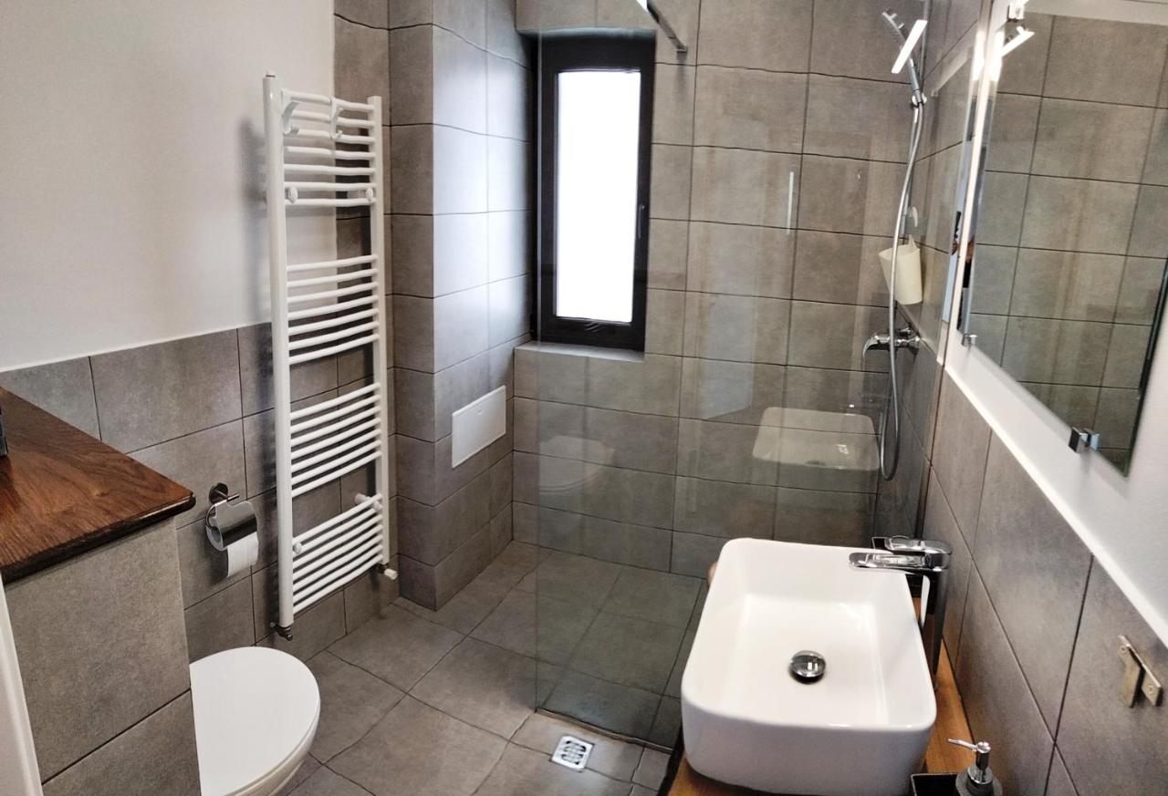 Casa Comilor Bed & Breakfast Surdesti  Luaran gambar