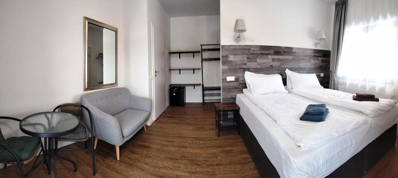 Casa Comilor Bed & Breakfast Surdesti  Luaran gambar