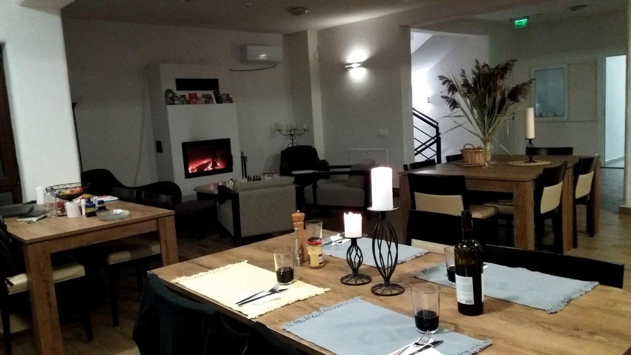 Casa Comilor Bed & Breakfast Surdesti  Luaran gambar