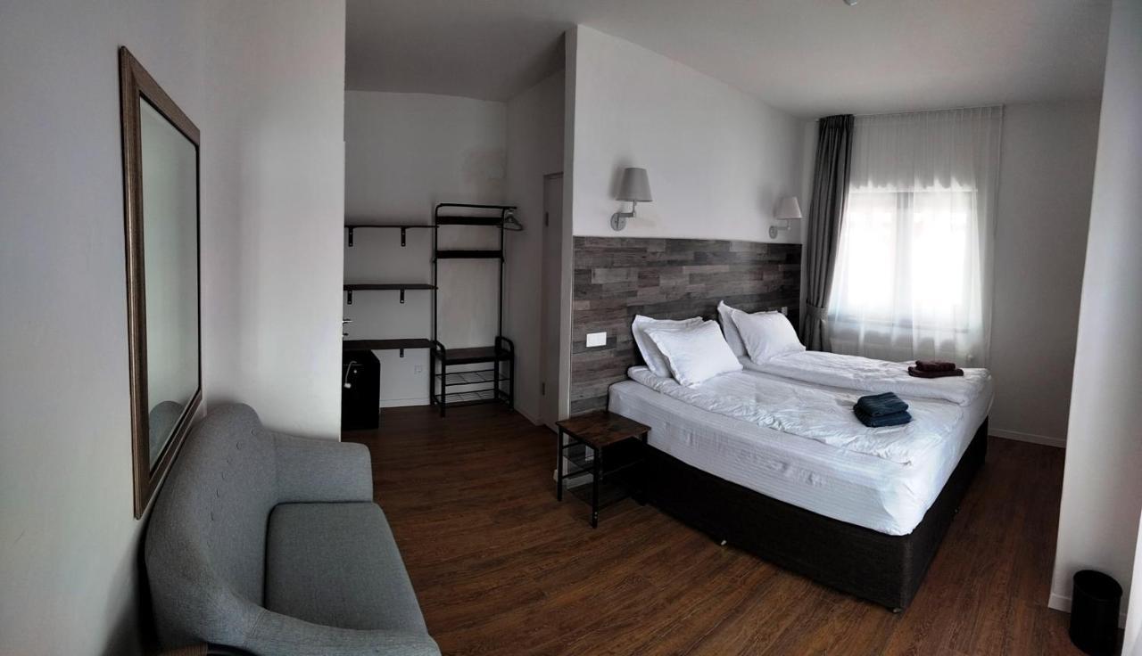 Casa Comilor Bed & Breakfast Surdesti  Luaran gambar