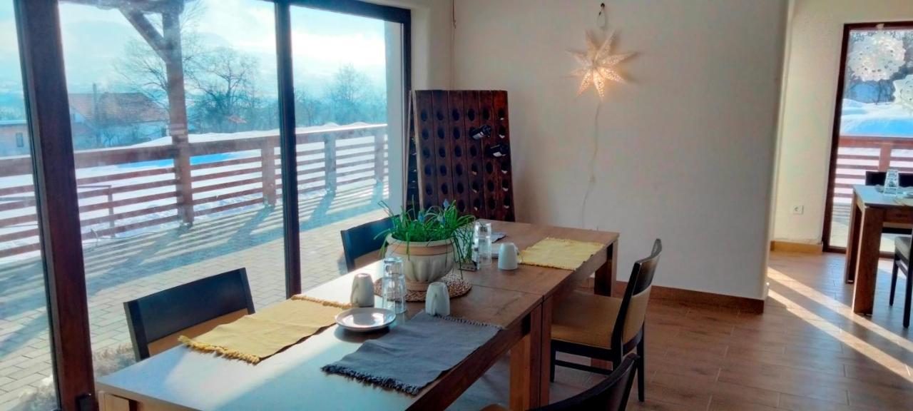 Casa Comilor Bed & Breakfast Surdesti  Luaran gambar