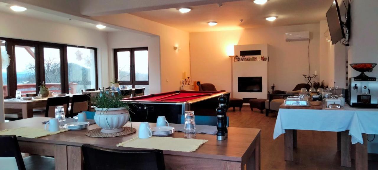 Casa Comilor Bed & Breakfast Surdesti  Luaran gambar