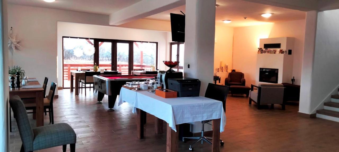 Casa Comilor Bed & Breakfast Surdesti  Luaran gambar