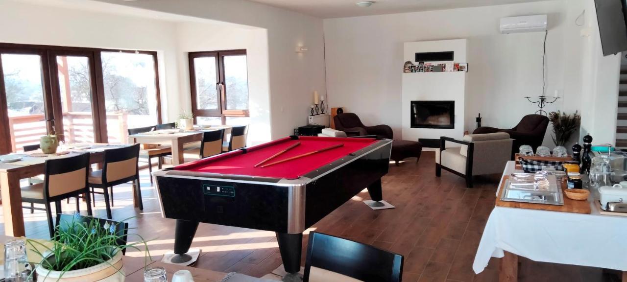 Casa Comilor Bed & Breakfast Surdesti  Luaran gambar